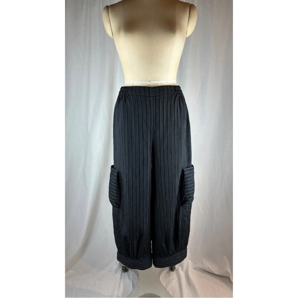 ARTE Black Pleated Pants